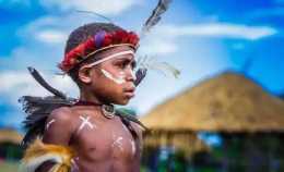 新內幾亞的食人族人為什麼會哈哈大笑而亡？難道是被詛咒了？