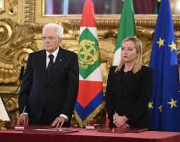 義大利新總理梅洛尼就任第二天，法國總統馬克龍便登門拜訪，欲維繫義大利與歐盟的團結