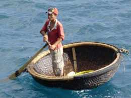 越南的奇葩漁船，竟是無數中國釣魚人夢寐以求的海釣神器！