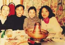 26年前，張國榮與葛優一起吃火鍋，中間的那個女孩兒怎麼樣了？