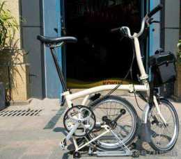 你還記得腳踏車的摺疊方式嗎？有沒有像是這款一提一拉的？