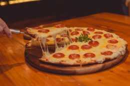 烘焙百科書 | 披薩中的馬蘇裡拉原來是這麼拉絲的