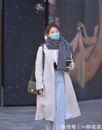牛仔褲真受北京妹子的歡迎，簡單的搭配就很美，冬季穿更搶鏡