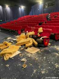 阿湯哥新片臺灣上映，影院放動作戲時天花板掉落，觀眾以為是特效