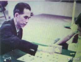 1951年“魔叔”楊官璘初訪上海，殺敗朱劍秋一鳴驚人，漸成霸主