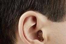 為哈有些聽力不好的人會說耳背式助聽器要比耳道式助聽器效果好？