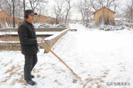 河南74歲老村長髮明剷雪神器一物二用，很多人沒見過，看是啥樣子