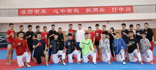 昨天，韓飛龍帶隊，和四川省跆拳道隊打起來了...