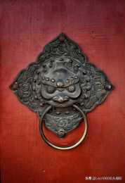 趴在朱漆大門上的瑞獸——龍的兒子椒圖，以及中國大門文化符號